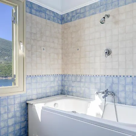 Sleeps 8 Pool Air Con Wifi Syvota
