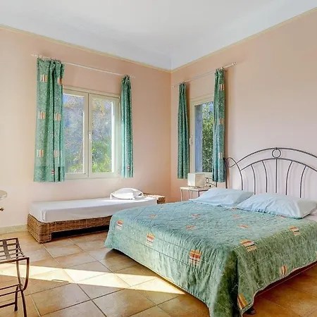 Sleeps 8 Pool Air Con Wifi Villa
